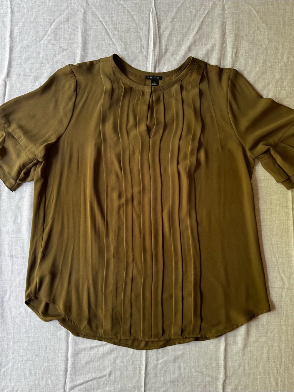 Ann Taylor Olive Pintuck Short Sleeve Blouse